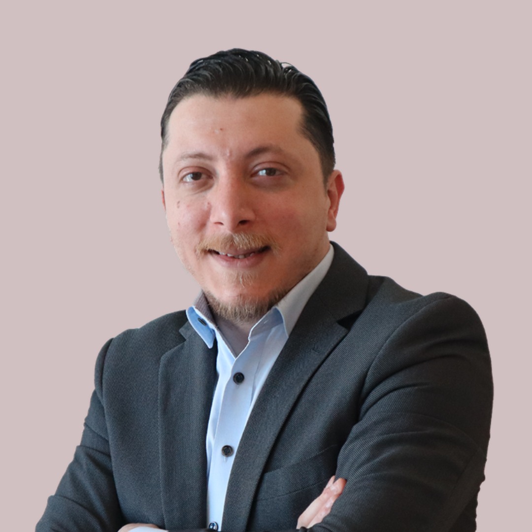 المدرّب